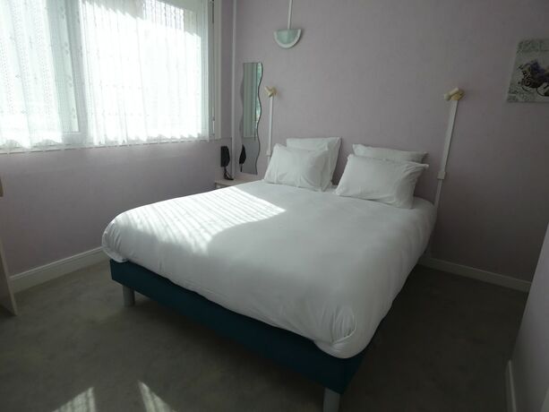 Imagen de la habitación del H&ocirc;tel de France, Pont-l'Eveque. Foto 14