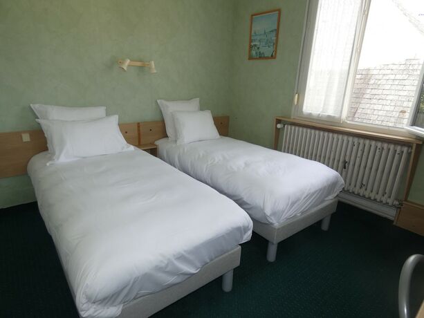 Imagen de la habitación del H&ocirc;tel de France, Pont-l'Eveque. Foto 17