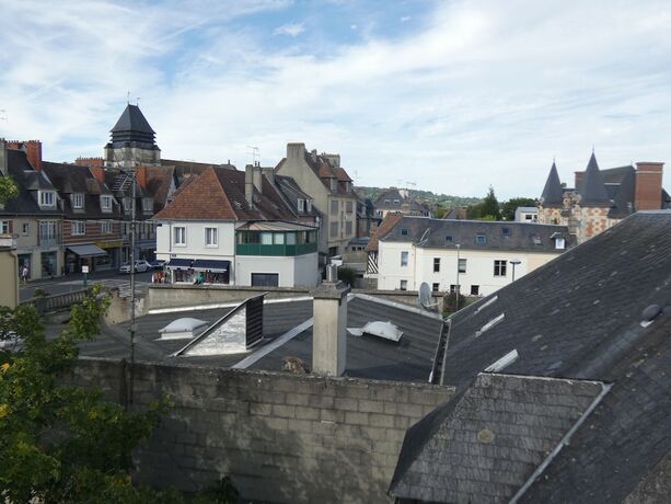 Imagen general del H&ocirc;tel de France, Pont-l'Eveque. Foto 6