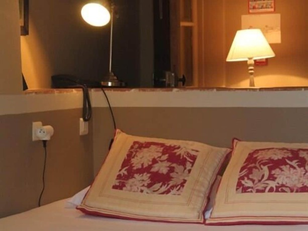Imagen de la habitación del Hôtel de Mirmande. Foto 10