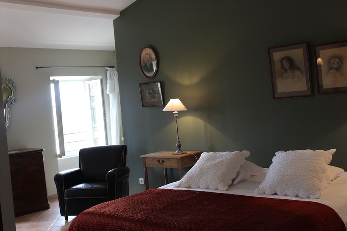 Imagen de la habitación del Hôtel de Mirmande. Foto 16