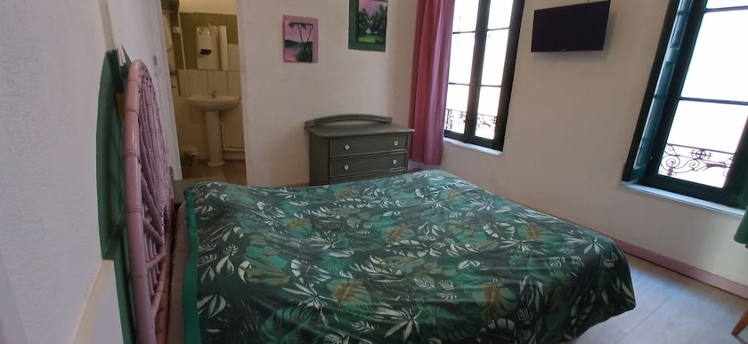 Imagen de la habitación del H&ocirc;tel de Paris, NARBONNE. Foto 2