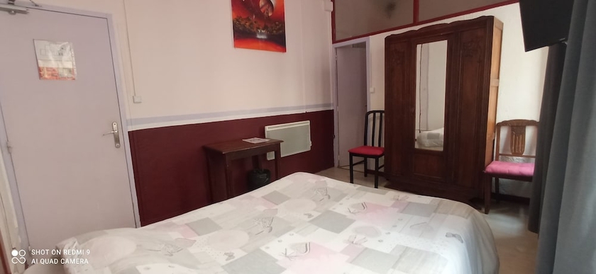 Imagen de la habitación del H&ocirc;tel de Paris, NARBONNE. Foto 3