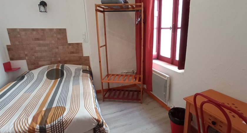 Imagen de la habitación del H&ocirc;tel de Paris, NARBONNE. Foto 5