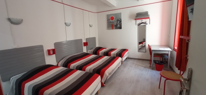 Imagen de la habitación del H&ocirc;tel de Paris, NARBONNE. Foto 6