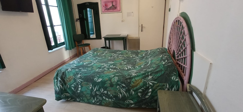 Imagen de la habitación del H&ocirc;tel de Paris, NARBONNE. Foto 10