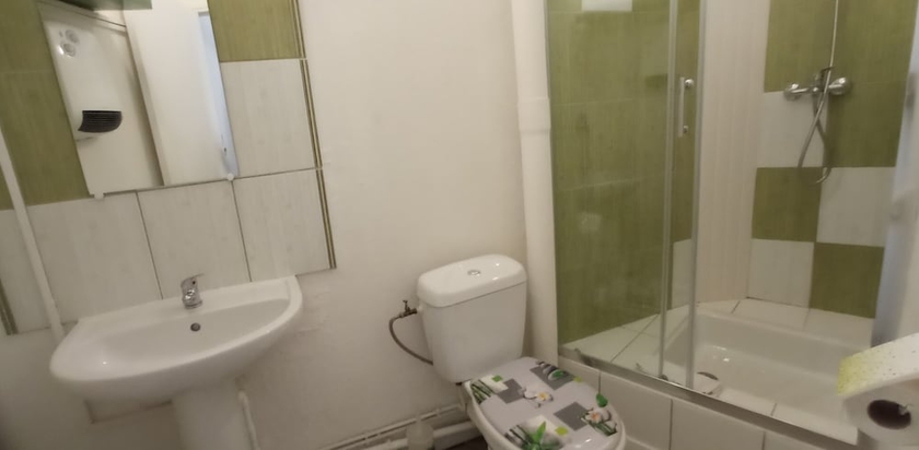 Imagen de la habitación del H&ocirc;tel de Paris, NARBONNE. Foto 11