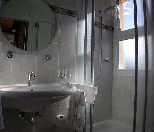 Imagen de la habitación del H&ocirc;tel de Ville. Foto 9