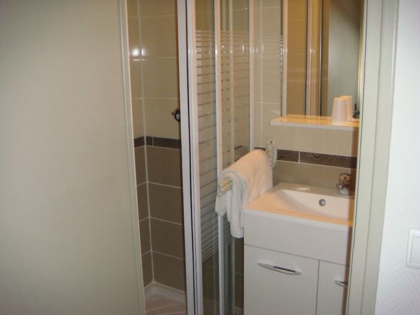 Imagen de la habitación del H&ocirc;tel de l\' Ariana. Foto 9