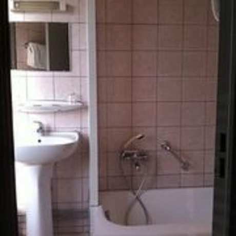 Imagen de la habitación del Hôtel de la Comète. Foto 5