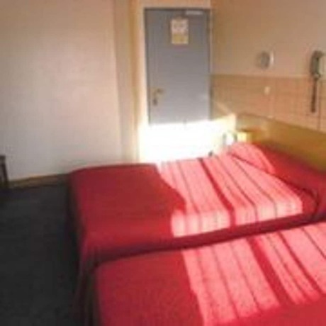 Imagen de la habitación del Hôtel de la Comète. Foto 9