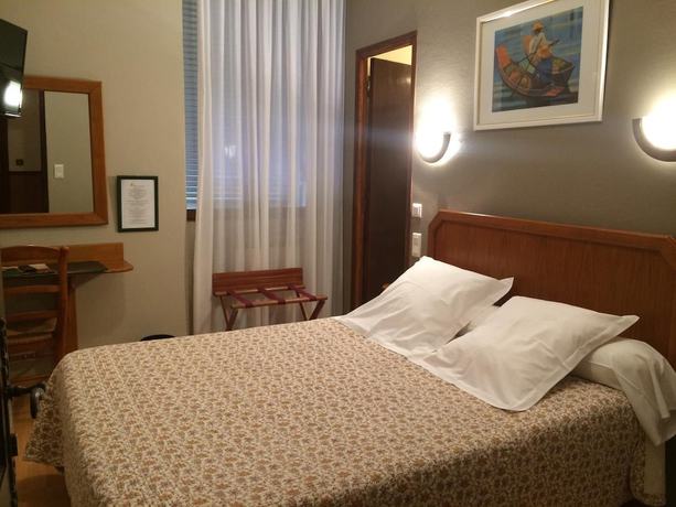 Imagen de la habitación del H&ocirc;tel de la Paix, Lod&egrave;ve. Foto 11