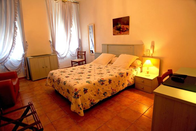 Imagen de la habitación del H&ocirc;tel de la Paix, Lod&egrave;ve. Foto 16