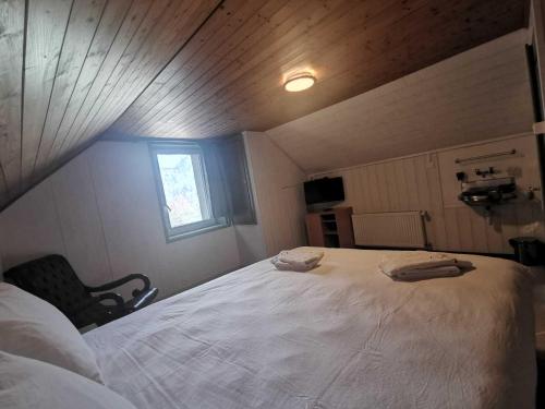 Imagen general del H&ocirc;tel du Cr&ecirc;t de l\'Anneau. Foto 4