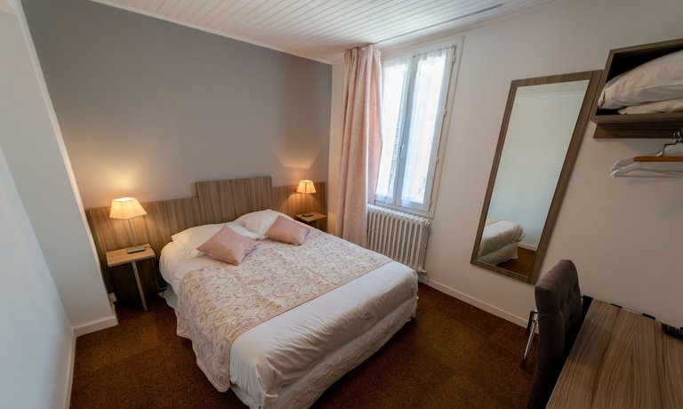 Imagen de la habitación del H&ocirc;tel du Levant, Castellane. Foto 4
