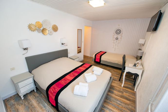Imagen de la habitación del H&ocirc;tel du Levant, Castellane. Foto 11
