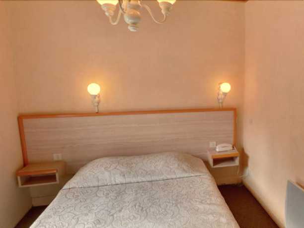 Imagen de la habitación del H&ocirc;tel du Levant, Castellane. Foto 14