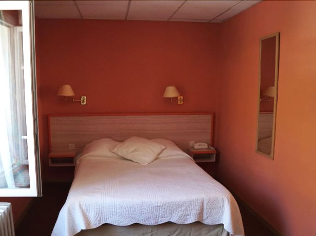 Imagen de la habitación del H&ocirc;tel du Levant, Castellane. Foto 16