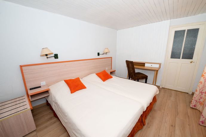 Imagen de la habitación del H&ocirc;tel du Levant, Castellane. Foto 17