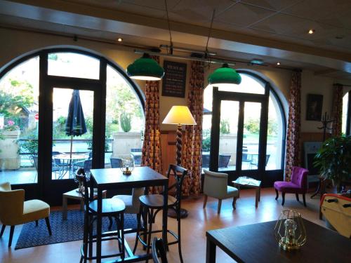 Imagen general del H&ocirc;tel du Pont et Restaurant &agrave; Grol&eacute;jac. Foto 3