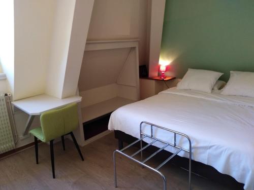 Imagen de la habitación del H&ocirc;tel du Pont et Restaurant &agrave; Grol&eacute;jac. Foto 19