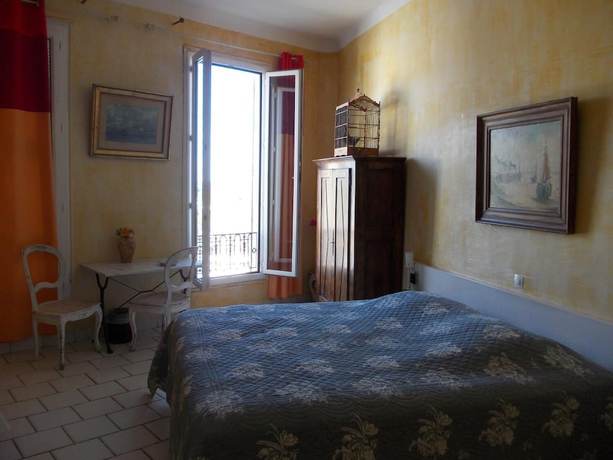Imagen de la habitación del H&ocirc;tel l\'Oursin. Foto 3
