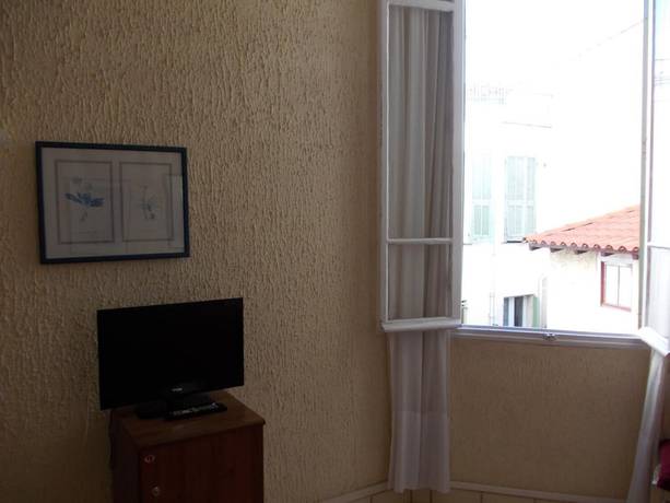 Imagen de la habitación del H&ocirc;tel l\'Oursin. Foto 4