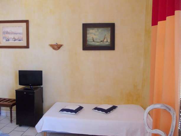 Imagen de la habitación del H&ocirc;tel l\'Oursin. Foto 5