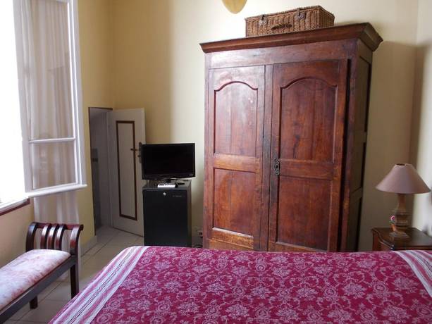 Imagen de la habitación del H&ocirc;tel l\'Oursin. Foto 7