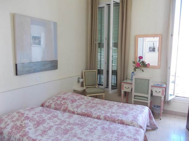 Imagen de la habitación del H&ocirc;tel l\'Oursin. Foto 8