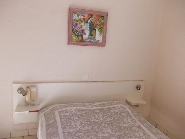 Imagen de la habitación del H&ocirc;tel l\'Oursin. Foto 10