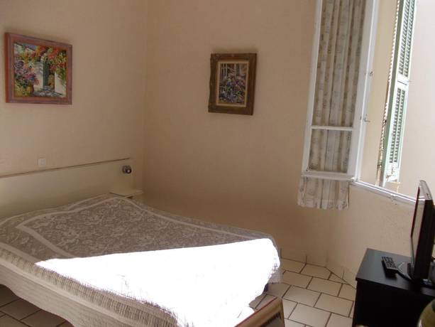 Imagen de la habitación del H&ocirc;tel l\'Oursin. Foto 12