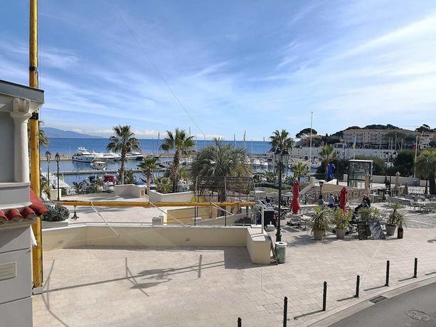 Imagen de la habitación del H&ocirc;tel l\'Oursin. Foto 15