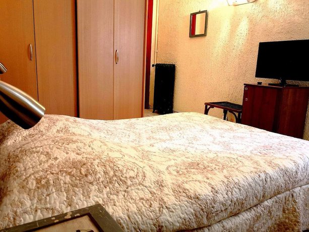Imagen de la habitación del H&ocirc;tel l\'Oursin. Foto 16