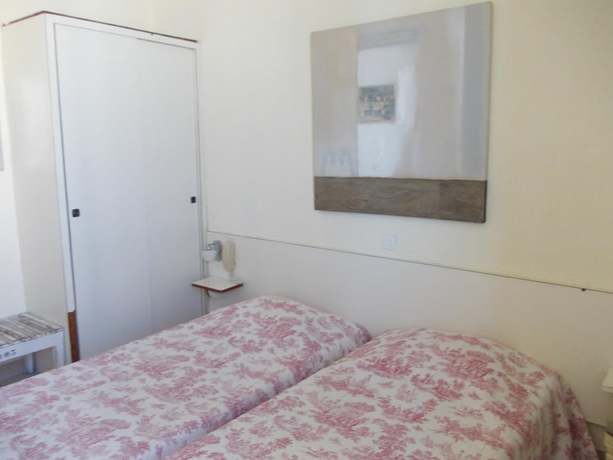 Imagen de la habitación del H&ocirc;tel l\'Oursin. Foto 18