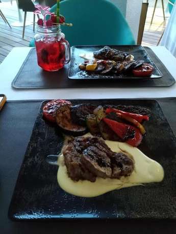 Imagen del bar/restaurante del H&ocirc;tel les 4 &eacute;l&eacute;ments. Foto 3