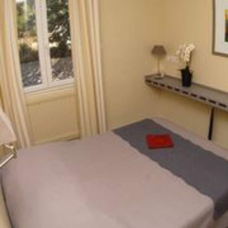 Imagen de la habitación del H&ocirc;tel les Terrasses du Rove. Foto 2