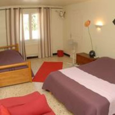 Imagen de la habitación del H&ocirc;tel les Terrasses du Rove. Foto 5