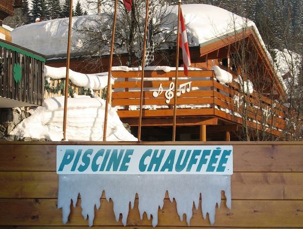 Imagen de la piscina del Hôtel les Triolets. Foto 19