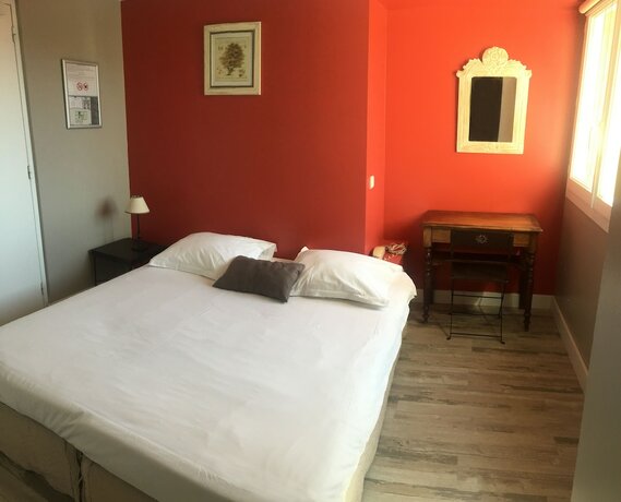 Imagen general del H&ocirc;tel les calanques, ROQUEBRUNE SUR ARGENS. Foto 2