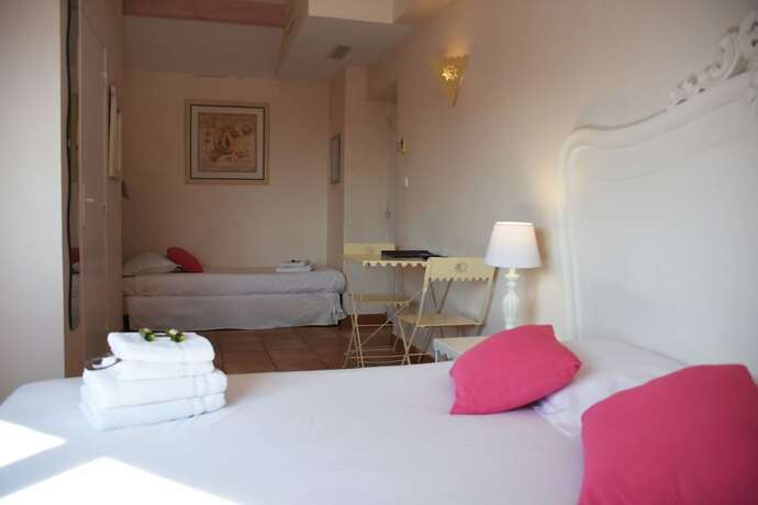 Imagen general del H&ocirc;tel les calanques, ROQUEBRUNE SUR ARGENS. Foto 3