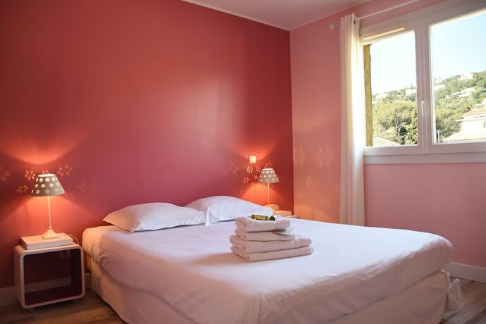 Imagen de la habitación del H&ocirc;tel les calanques, ROQUEBRUNE SUR ARGENS. Foto 11