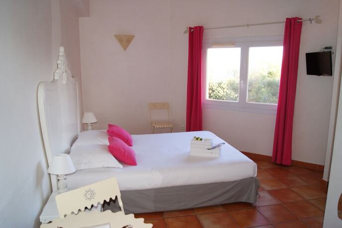 Imagen general del H&ocirc;tel les calanques, ROQUEBRUNE SUR ARGENS. Foto 8
