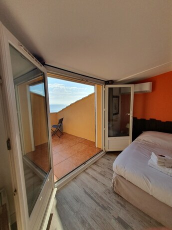 Imagen de la habitación del H&ocirc;tel les calanques, ROQUEBRUNE SUR ARGENS. Foto 19