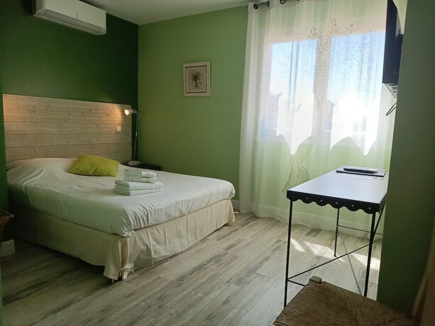 Imagen de la habitación del H&ocirc;tel les calanques, ROQUEBRUNE SUR ARGENS. Foto 20