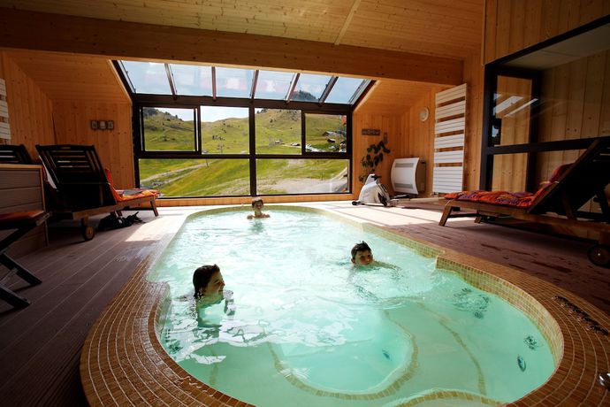 Imagen de la piscina del H&ocirc;tel les skieurs. Foto 18