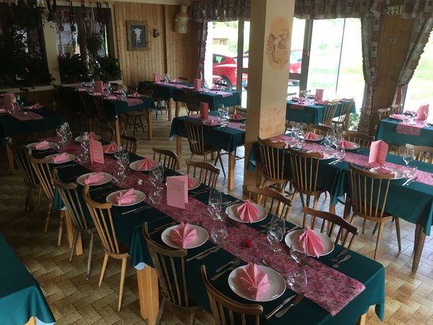 Imagen del bar/restaurante del H&ocirc;tel les skieurs. Foto 7