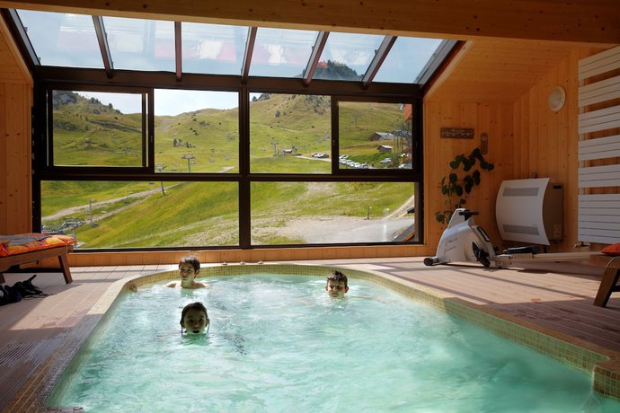 Imagen de la piscina del H&ocirc;tel les skieurs. Foto 19