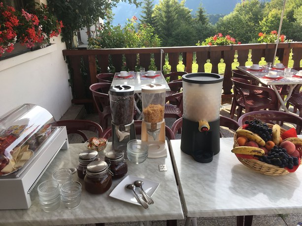 Imagen del bar/restaurante del H&ocirc;tel les skieurs. Foto 14