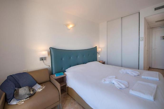 Imagen de la habitación del H&ocirc;tel-Club du Domaine d\'Aiguebelle, USSIM Vacances. Foto 8